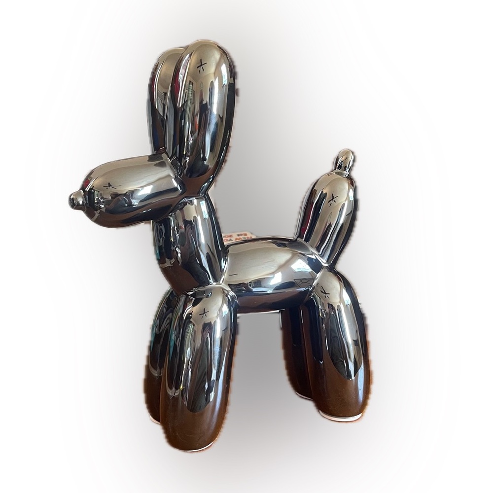 Figure dog in the form of balloon’s